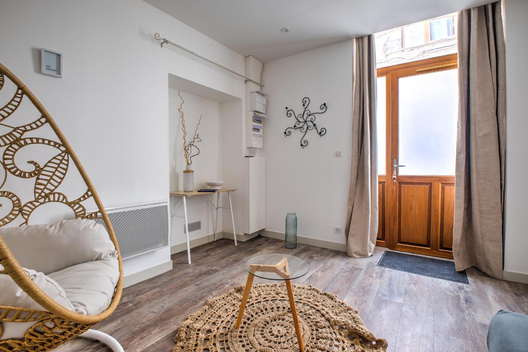 Les Doux Secrets De Bergere Perigueux